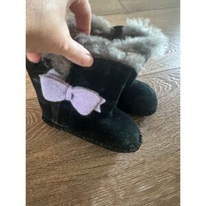Black and purple Ugg boots gray fur lined 4/5 Cassie bow boot